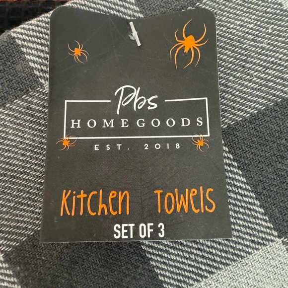 Set of Three Decorative Halloween Kitchen Towels NWT - Picture 4 of 4